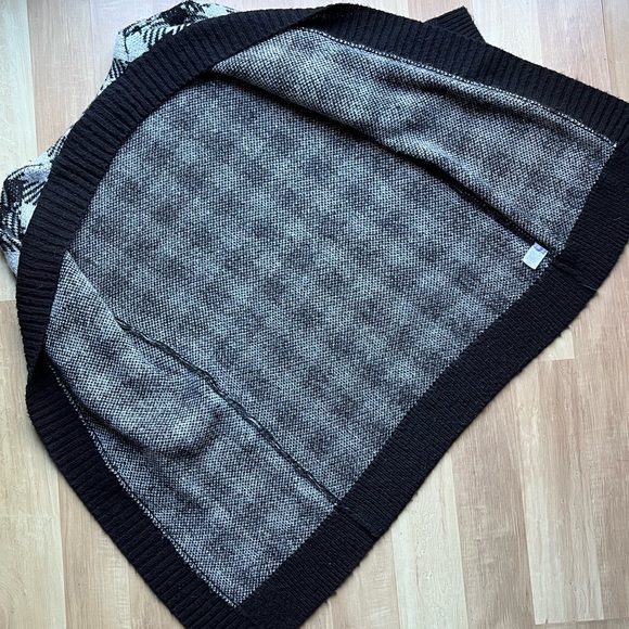 BP black & white checkered plaid patterned knee length long sleeve soft cardigan - Picture 9 of 12